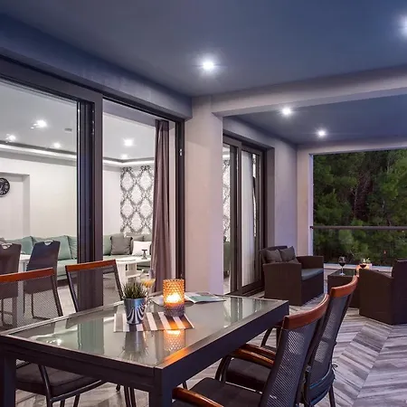 Luxury Pocrnja -heated Pool, Sauna, Jacuzzi, Pool Table