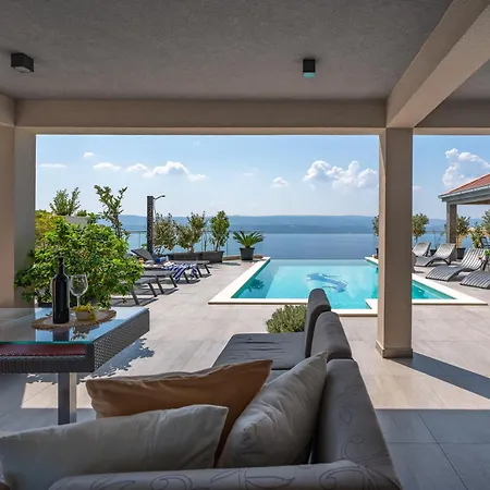 Luxury Pocrnja -heated Pool, Sauna, Jacuzzi, Pool Table * Omiš
