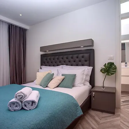 Luxury Pocrnja -heated Pool, Sauna, Jacuzzi, Pool Table *