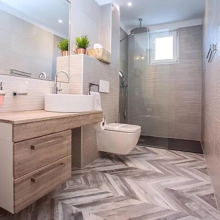 Luxury Pocrnja -heated Pool, Sauna, Jacuzzi, Pool Table