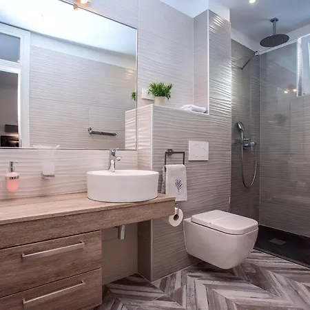 Luxury Pocrnja -heated Pool, Sauna, Jacuzzi, Pool Table Villa