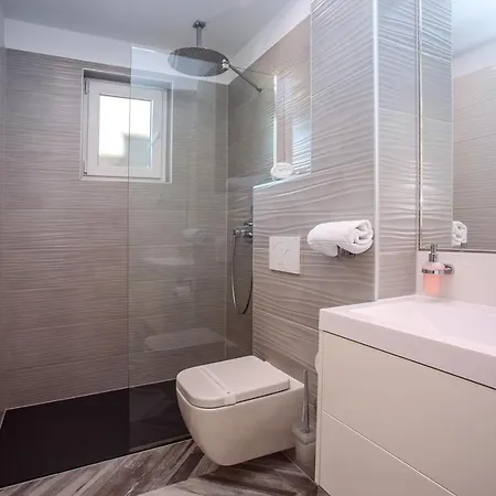 Villa Luxury Pocrnja -heated Pool, Sauna, Jacuzzi, Pool Table *