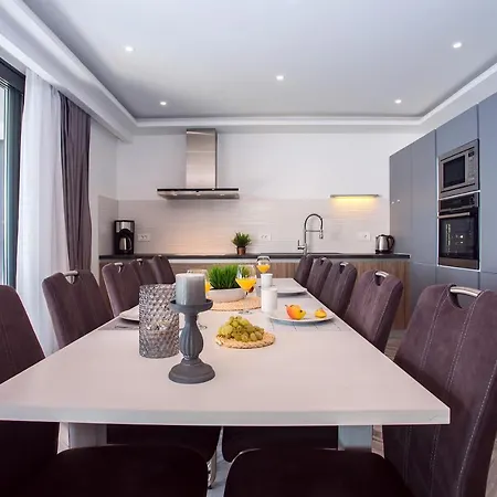 Luxury Pocrnja -heated Pool, Sauna, Jacuzzi, Pool Table Villa