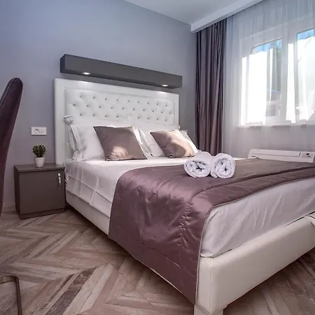 ヴィラ Luxury Pocrnja -heated Pool, Sauna, Jacuzzi, Pool Table *
