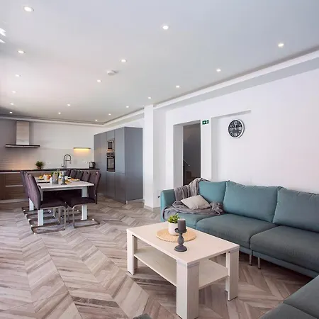 ヴィラ Luxury Pocrnja -heated Pool, Sauna, Jacuzzi, Pool Table *