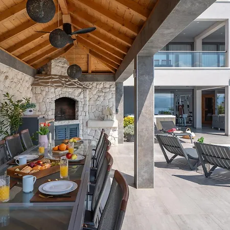 Villa Luxury Pocrnja -heated Pool, Sauna, Jacuzzi, Pool Table Omiš