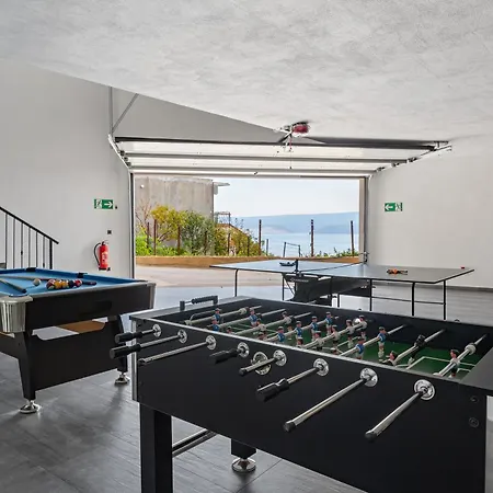 Luxury Pocrnja -heated Pool, Sauna, Jacuzzi, Pool Table Оміш
