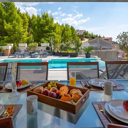 Luxury Pocrnja -heated Pool, Sauna, Jacuzzi, Pool Table Villa *