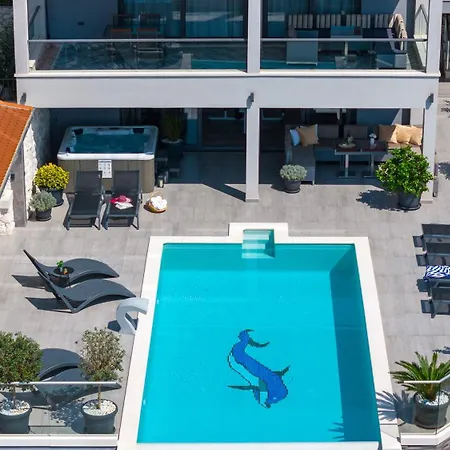 Luxury Pocrnja -heated Pool, Sauna, Jacuzzi, Pool Table