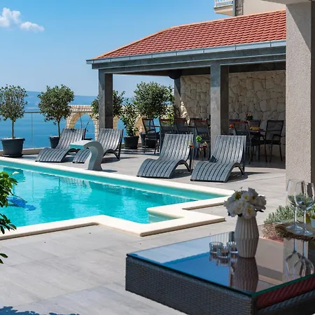 Вілла Luxury Pocrnja -heated Pool, Sauna, Jacuzzi, Pool Table