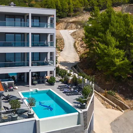 Luxury Pocrnja -heated Pool, Sauna, Jacuzzi, Pool Table