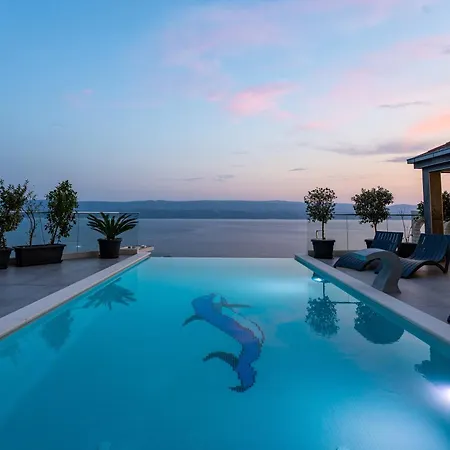 Luxury Pocrnja -heated Pool, Sauna, Jacuzzi, Pool Table Вілла Оміш
