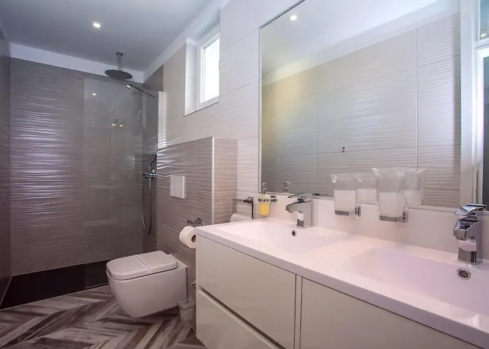 Luxury Pocrnja -heated Pool, Sauna, Jacuzzi, Pool Table 빌라 *