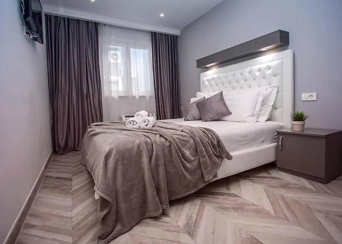 Luxury Pocrnja -heated Pool, Sauna, Jacuzzi, Pool Table 빌라