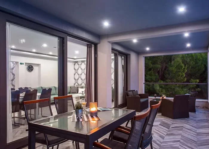 Luxury Pocrnja -heated Pool, Sauna, Jacuzzi, Pool Table