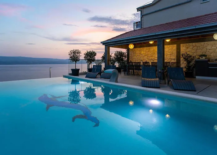 Luxury Pocrnja -heated Pool, Sauna, Jacuzzi, Pool Table 빌라 오미스