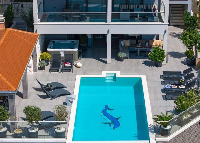 Luxury Pocrnja -heated Pool, Sauna, Jacuzzi, Pool Table