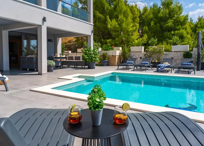 Luxury Pocrnja -heated Pool, Sauna, Jacuzzi, Pool Table 빌라