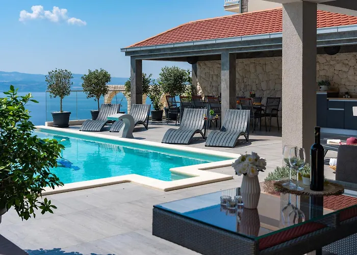 빌라 Luxury Pocrnja -heated Pool, Sauna, Jacuzzi, Pool Table