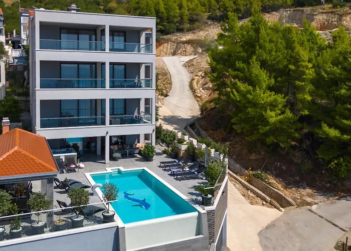 Luxury Pocrnja -heated Pool, Sauna, Jacuzzi, Pool Table