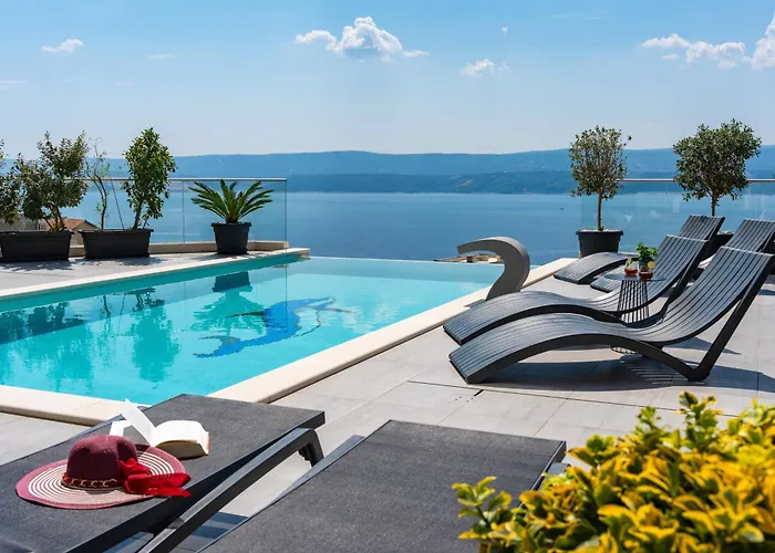 Luxury Pocrnja -heated Pool, Sauna, Jacuzzi, Pool Table 빌라 *